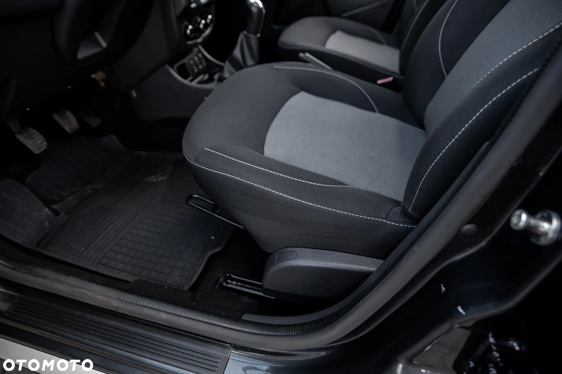 Dacia Duster 1.6 SCe Laureate S&S - 27
