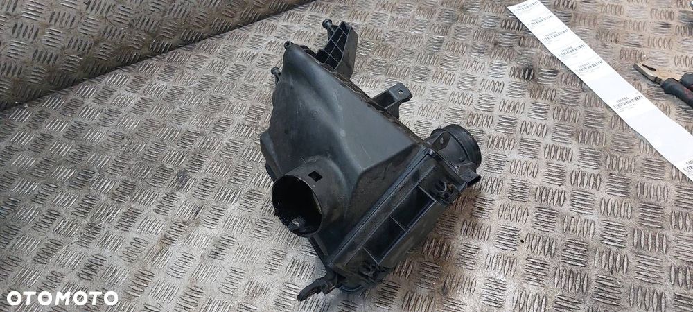 OBUDOWA FILTRA POWIETRZA + PRZEPŁYWOMIERZ NISSAN X-TRAIL II 2.0 DCI T31 - 2