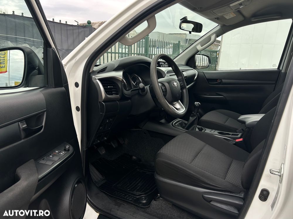 Toyota Hilux 2.4D 150CP 4x4 Double Cab 6MT Style - 16