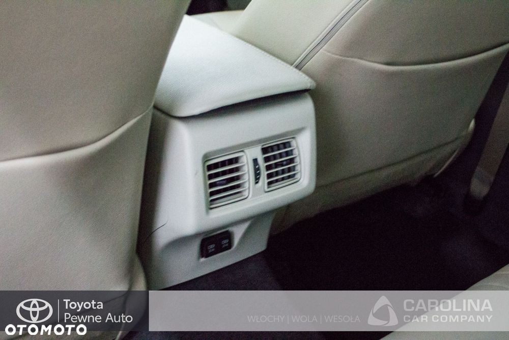 Toyota Camry - 18