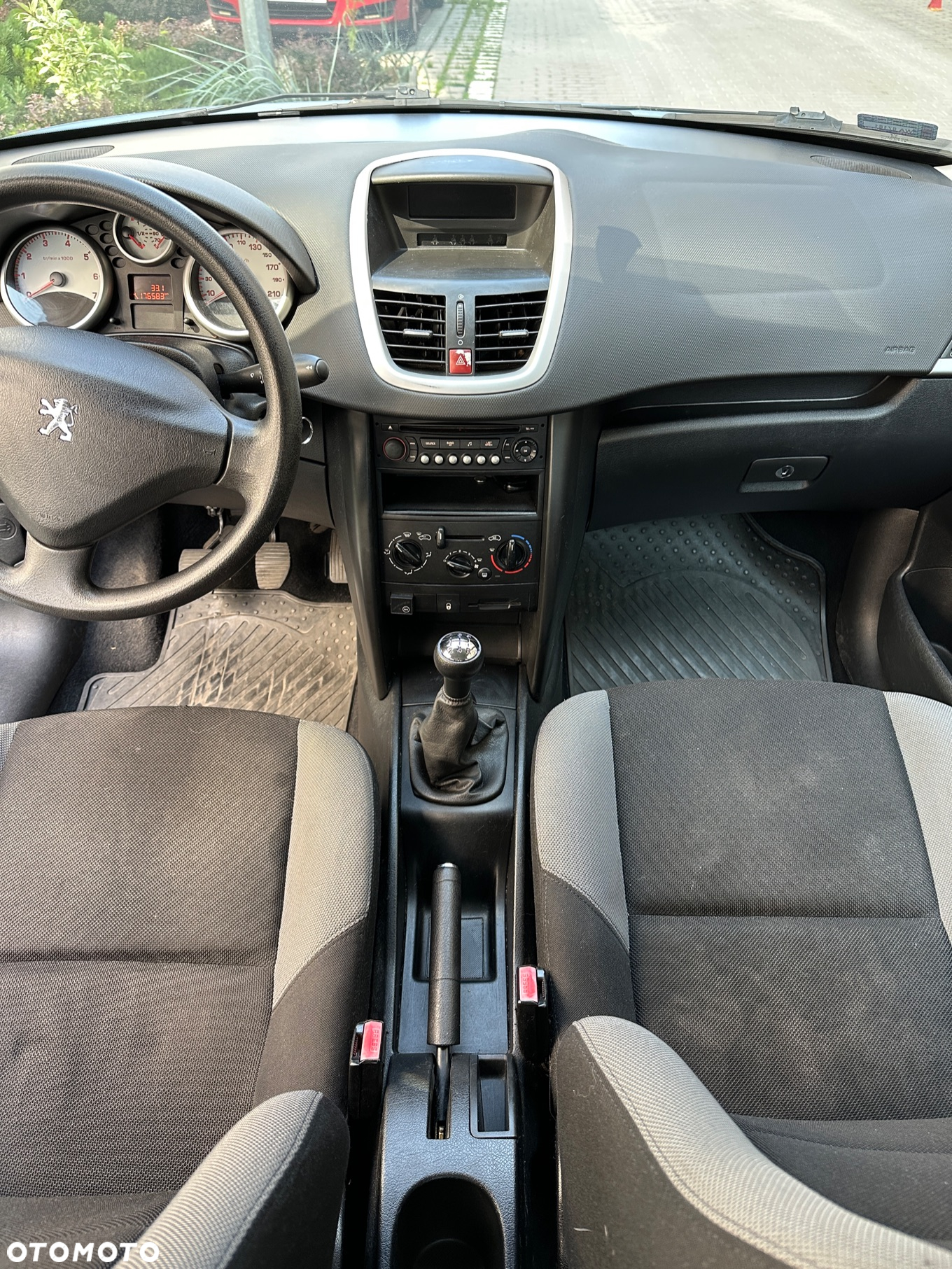 Peugeot 207 - 8