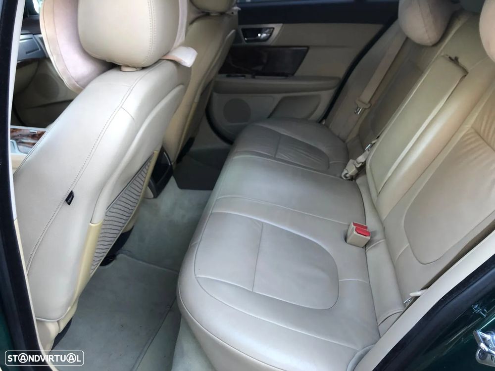 Jaguar XF 3.0 V6 Luxury - 26