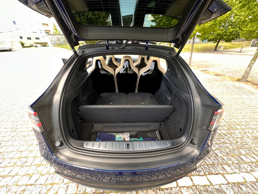 Tesla Model X 90D - 4