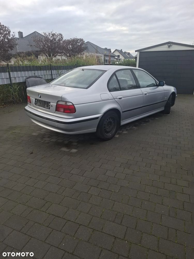 BMW Seria 5 520i - 4