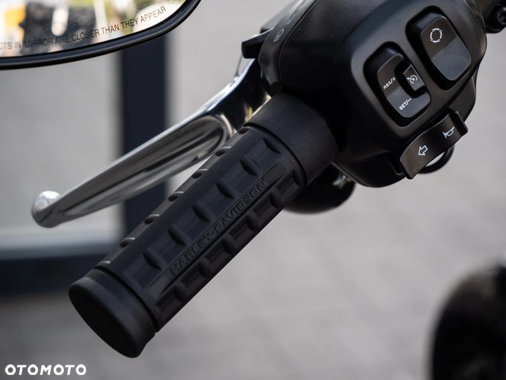 Harley-Davidson Softail Street Bob - 18