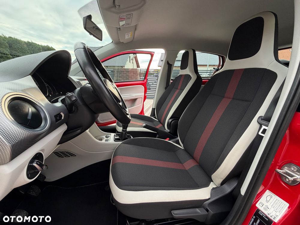 Volkswagen up! street - 10