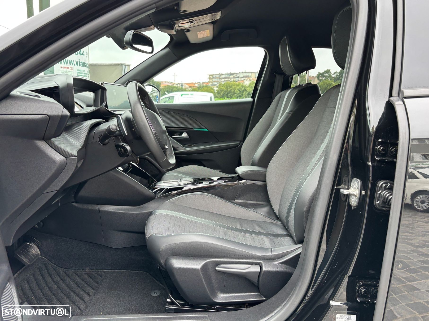 Peugeot 2008 1.2 PureTech Allure Pack EAT8 - 10