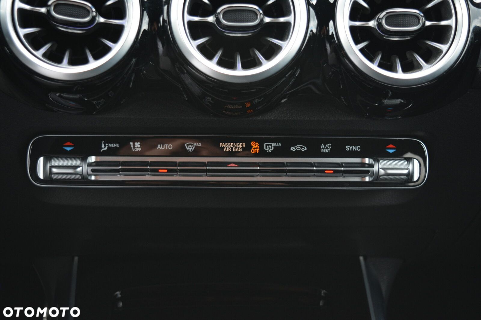 Mercedes-Benz GLB 200 d 4-Matic AMG Line 8G-DCT - 24