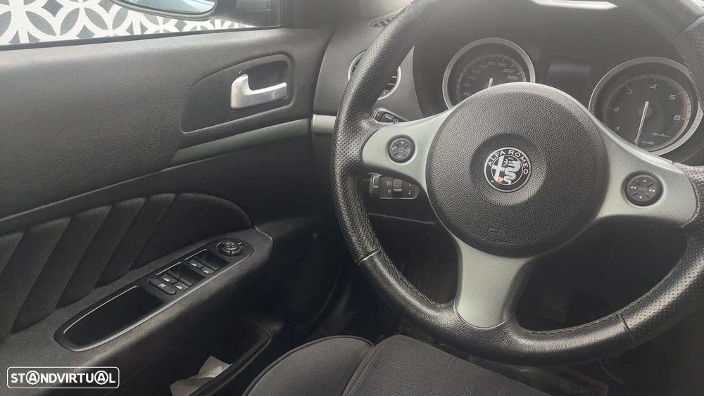 Alfa Romeo 159 Sportwagon 1.9 JTDm 16V Elegante - 3