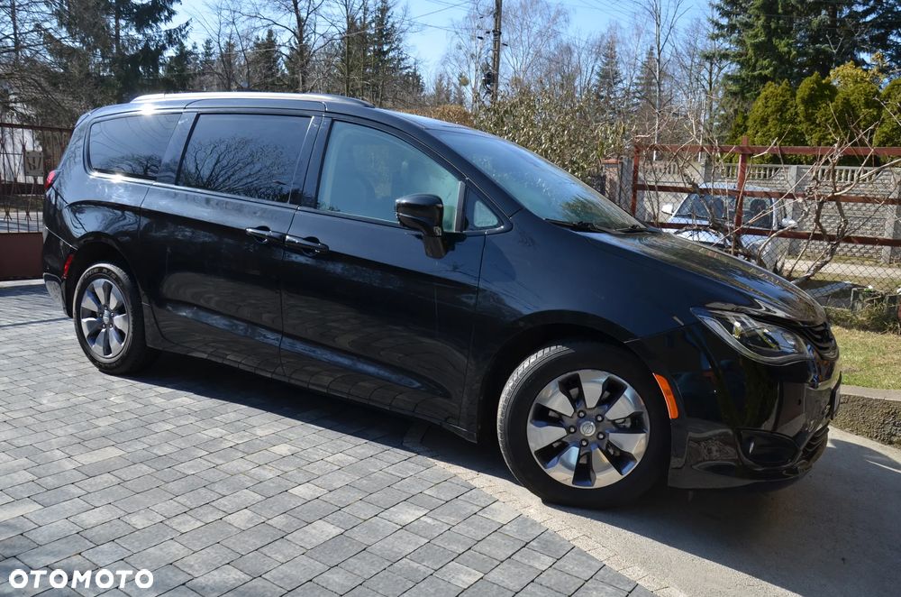 Chrysler Pacifica - 1