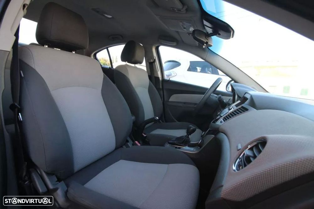 Chevrolet Cruze 1.6 LT - 16