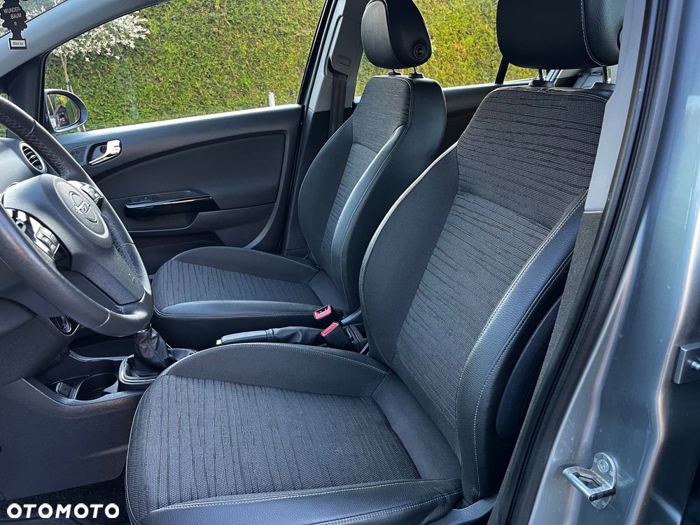 Opel Corsa 1.2 16V Cosmo - 11