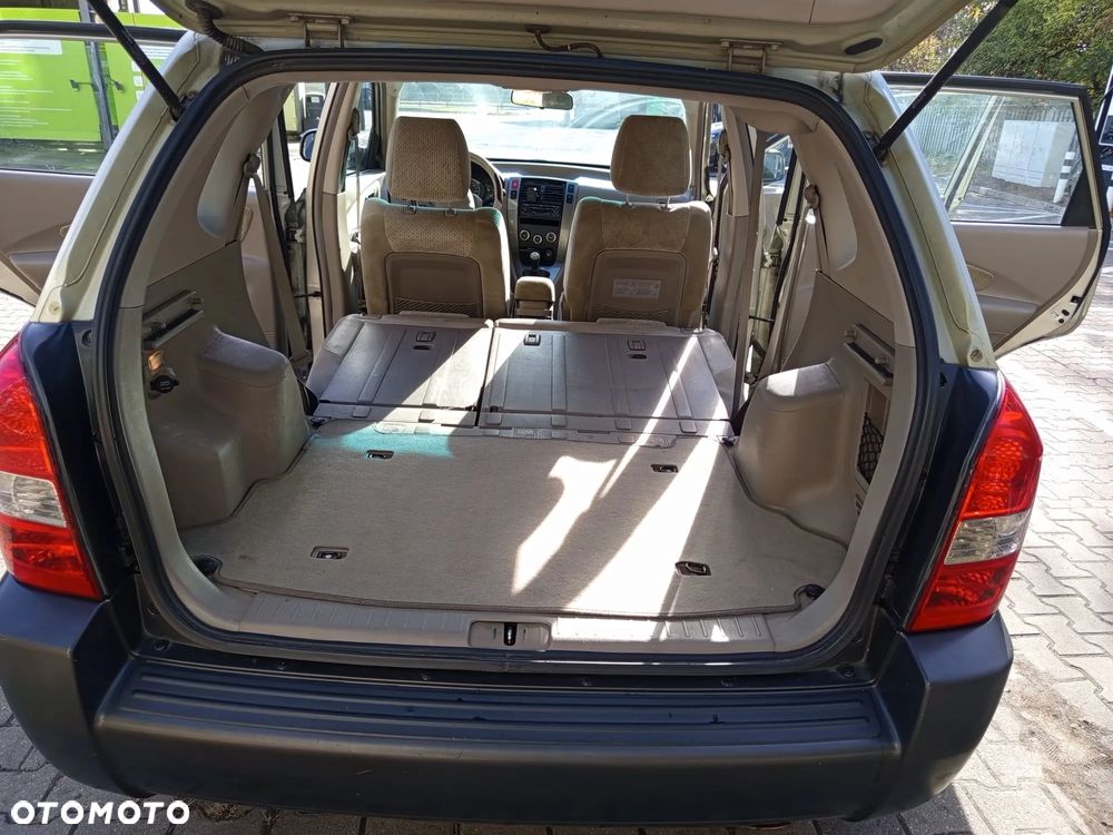 Hyundai Tucson 2.0 Comfort 2WD - 10