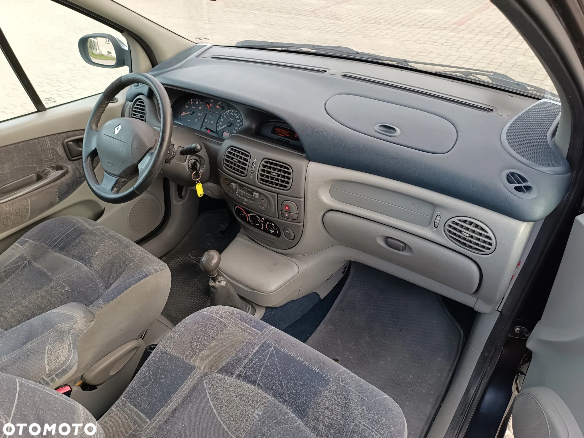 Renault Scenic 1.6 16V Confort Privilege - 14