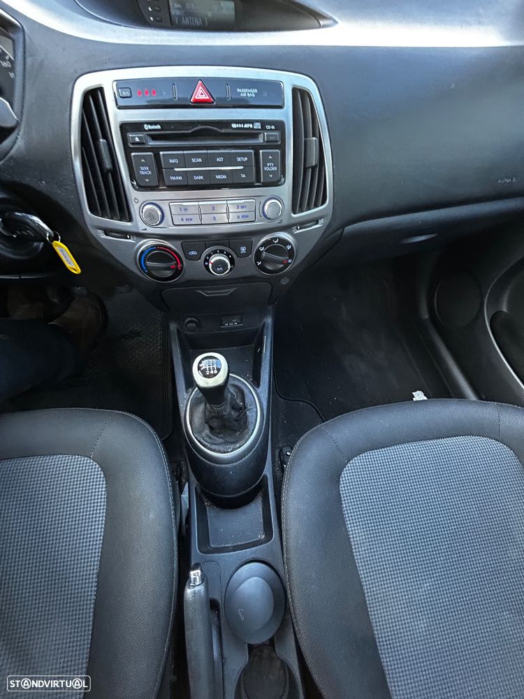 Hyundai i20 1.1 CRDi Urban - 17