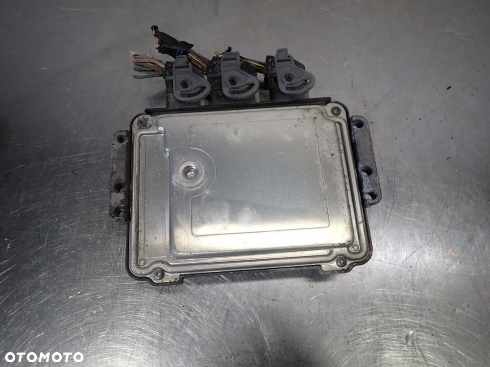 KOMPUTER SILNIKA OPEL VIVARO A 2.5 8200355236 - 2