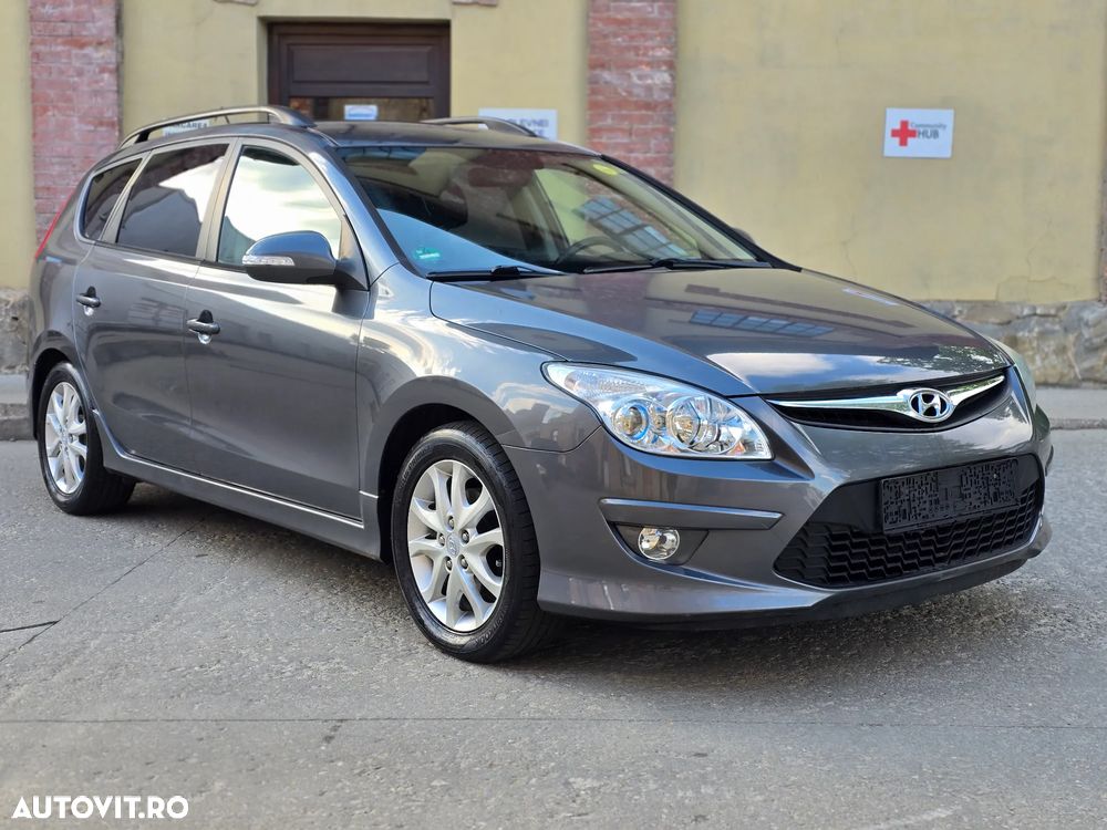 Hyundai i30 1.6 CRDI GLS PREMIUM - 1