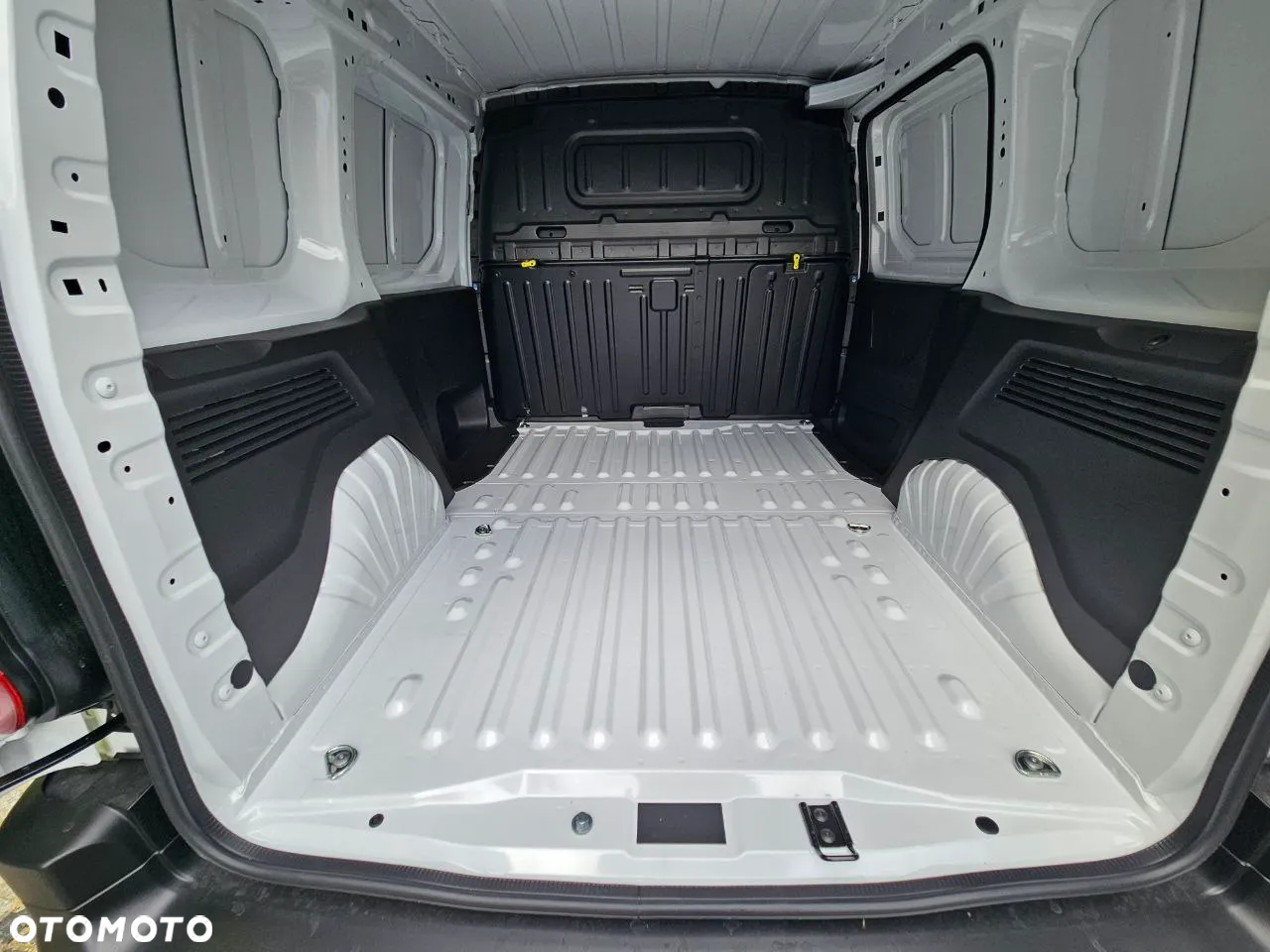 Opel Combo Cargo XL 1.2 110KM MT6 - 8