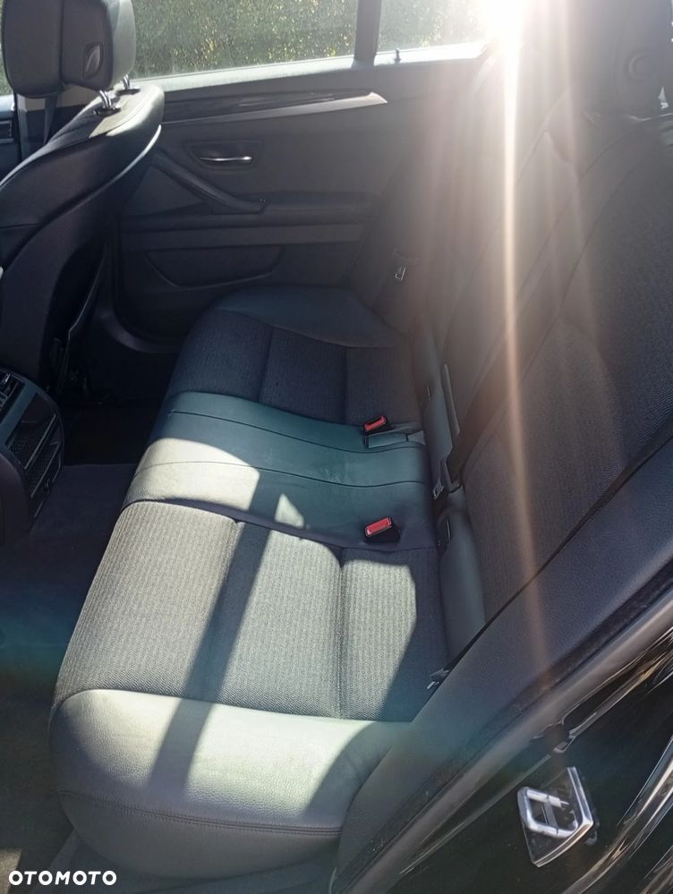 BMW Seria 5 520d - 32