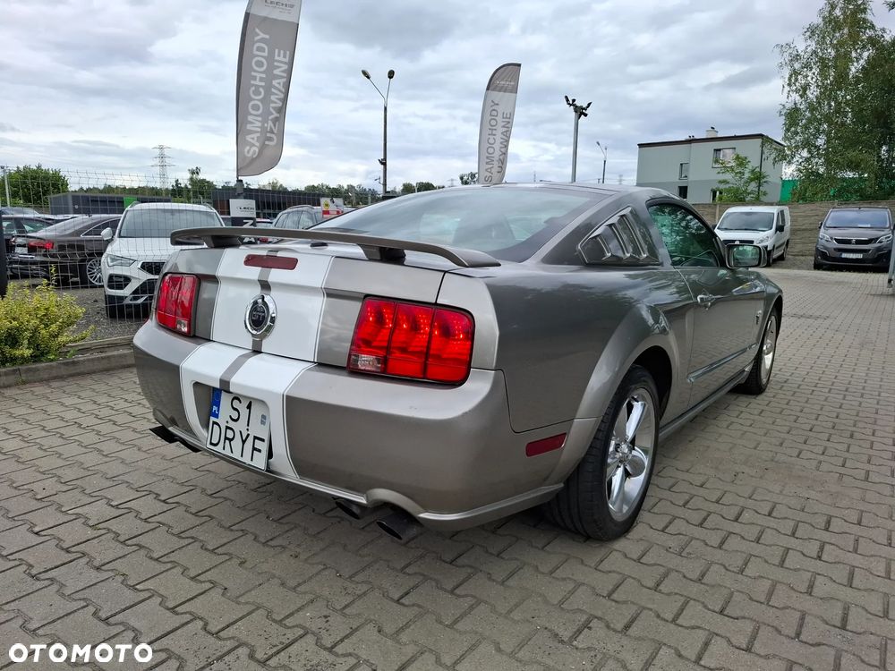 Ford Mustang - 30