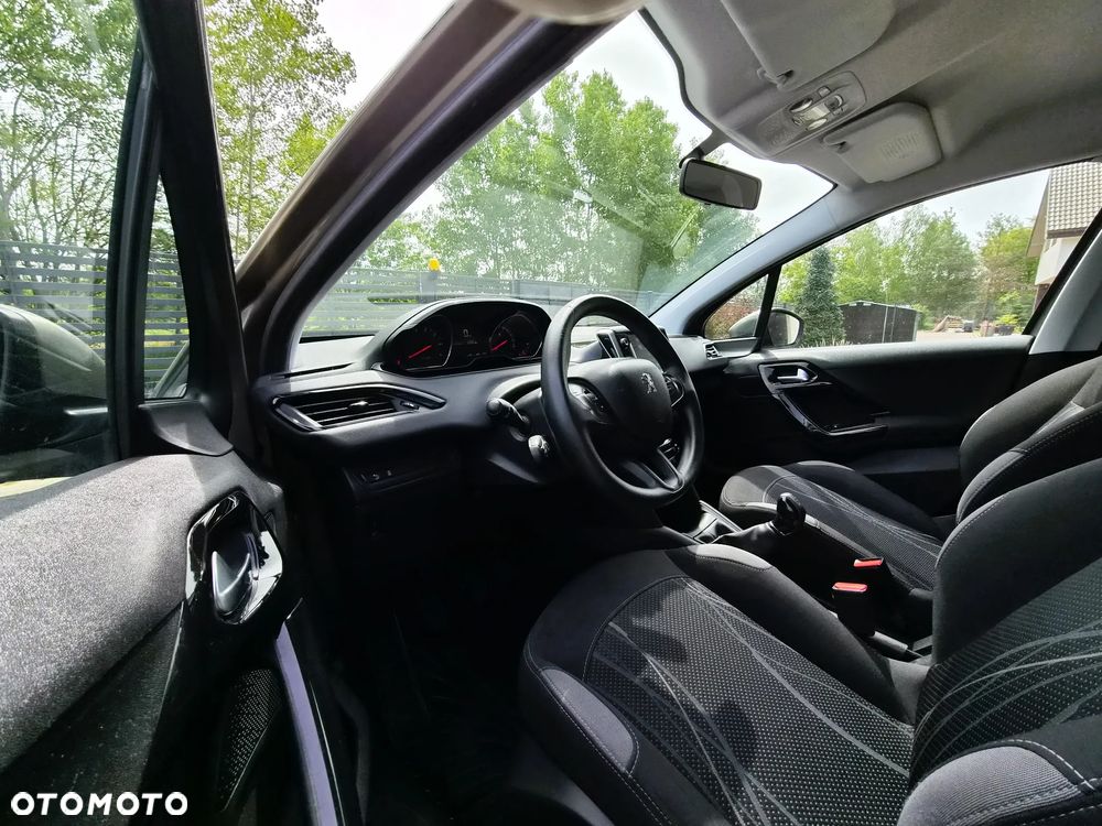 Peugeot 208 - 6