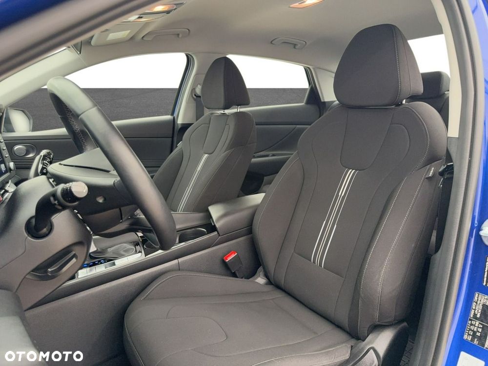 Hyundai Elantra - 10