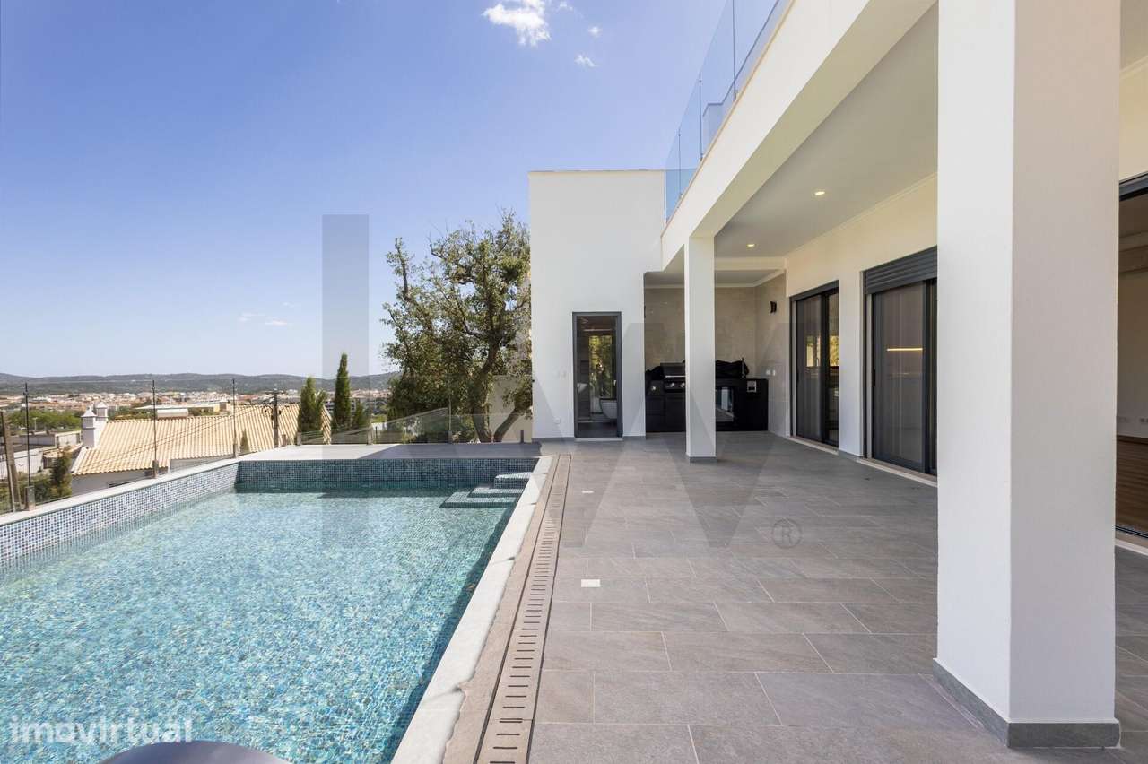 Moradia T5 unifamiliar de arquitetura contemporânea c/ piscina aquecid - Grande imagem: 5/60