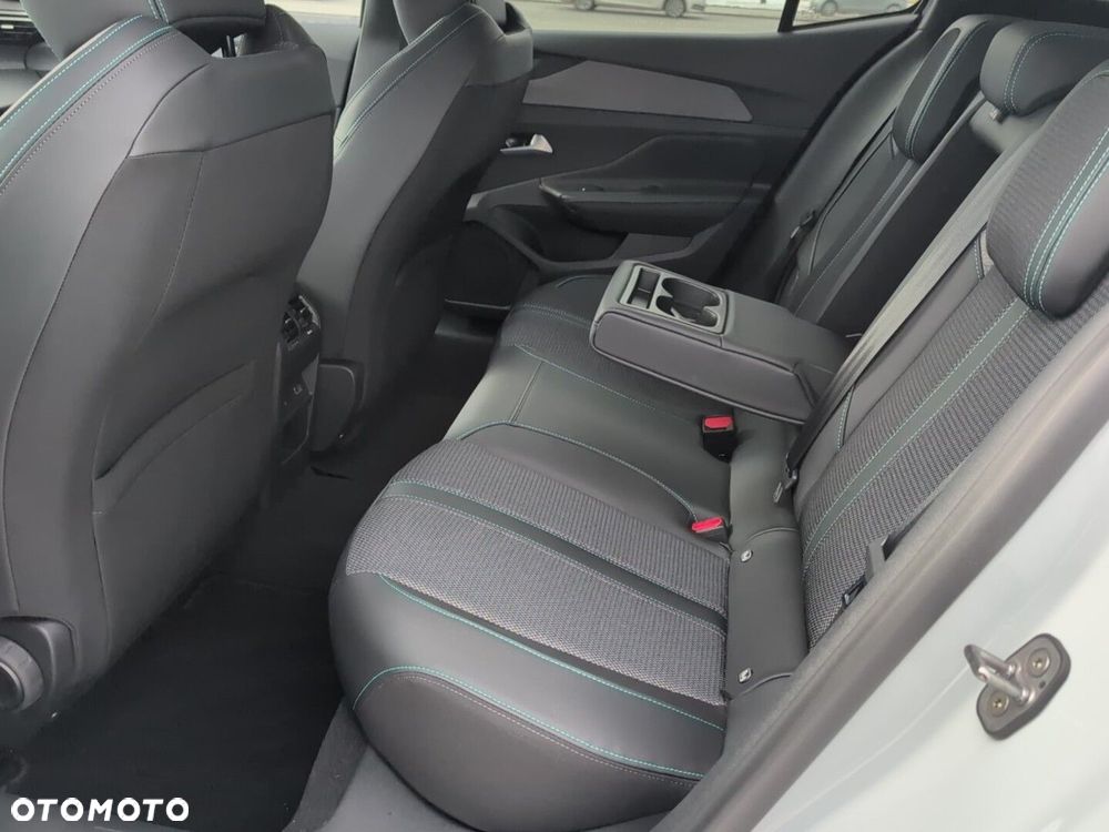Peugeot 408 1.6 Plug-In Hybrid 225 Allure EAT8 - 10
