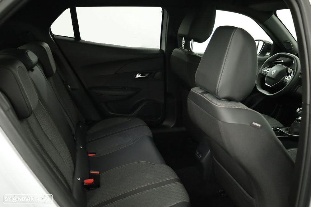 Peugeot 2008 1.2 PureTech Allure - 23