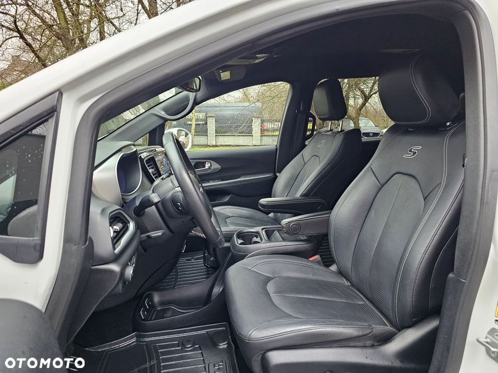 Chrysler Pacifica - 12