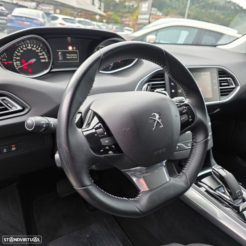 Peugeot 308 SW 1.2 PureTech Allure Pack EAT8 - 18