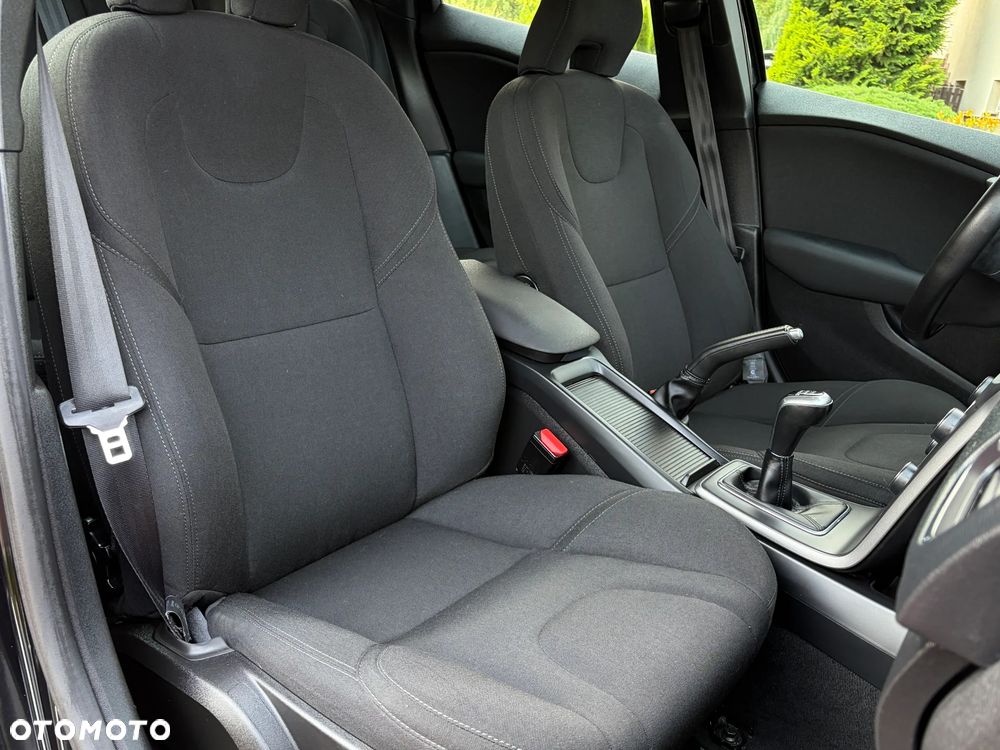 Volvo V40 T2 Momentum - 24