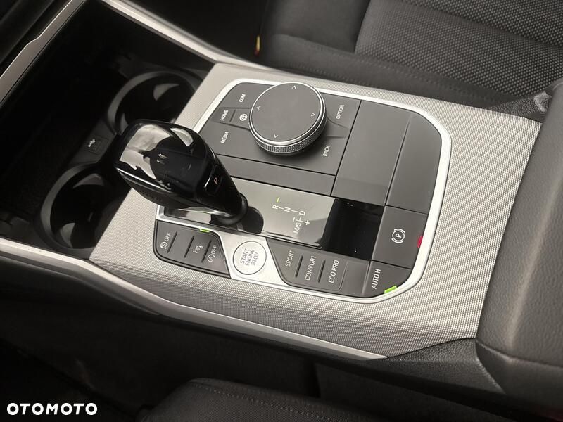 BMW Seria 3 318i - 17