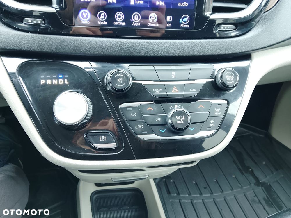 Chrysler Pacifica - 11