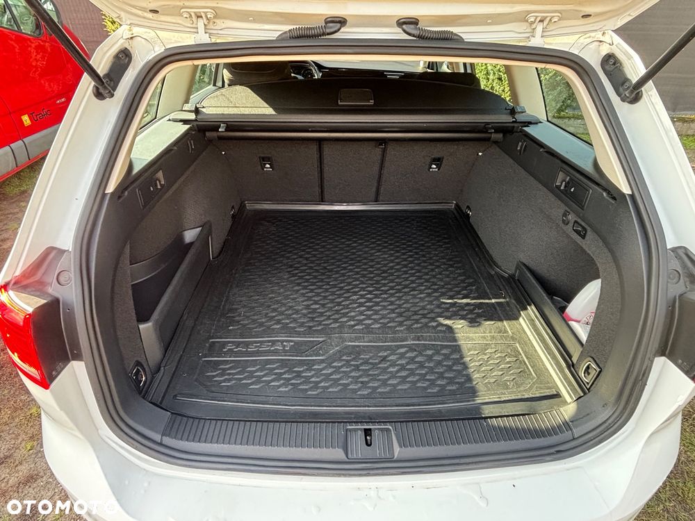 Volkswagen Passat - 12