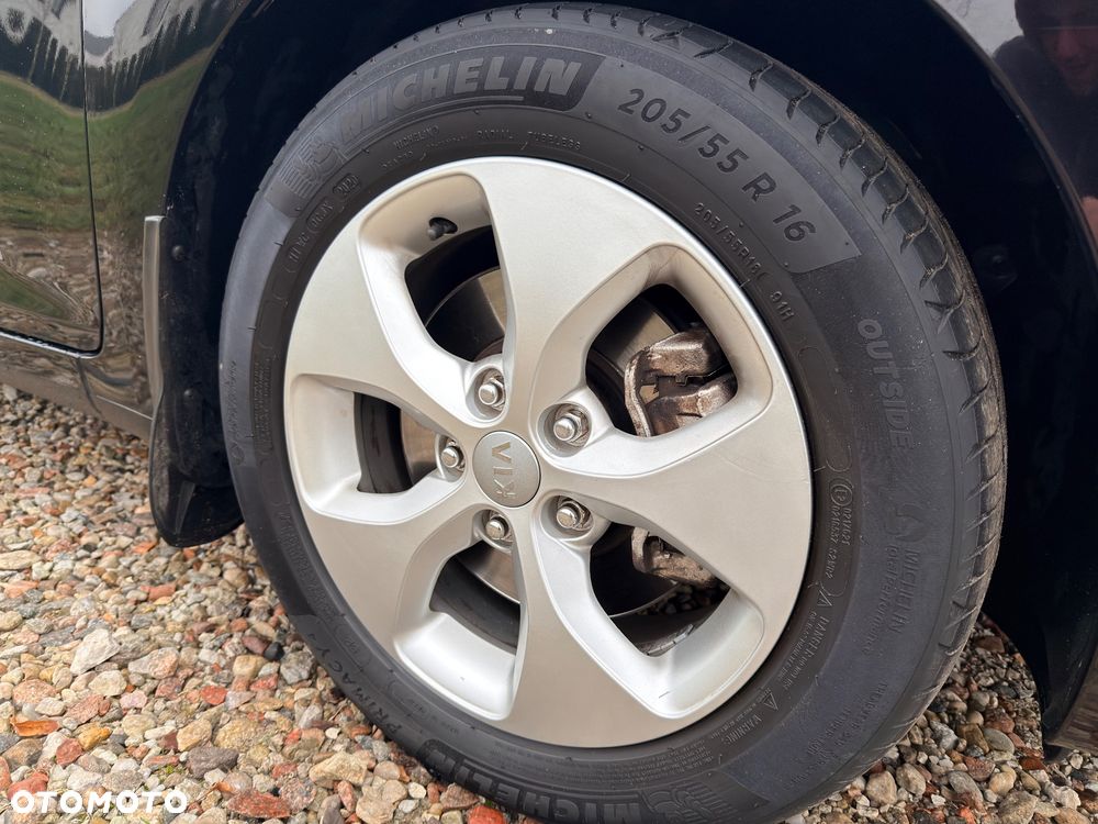 Kia Carens 1.6 GDI XL 7os - 14