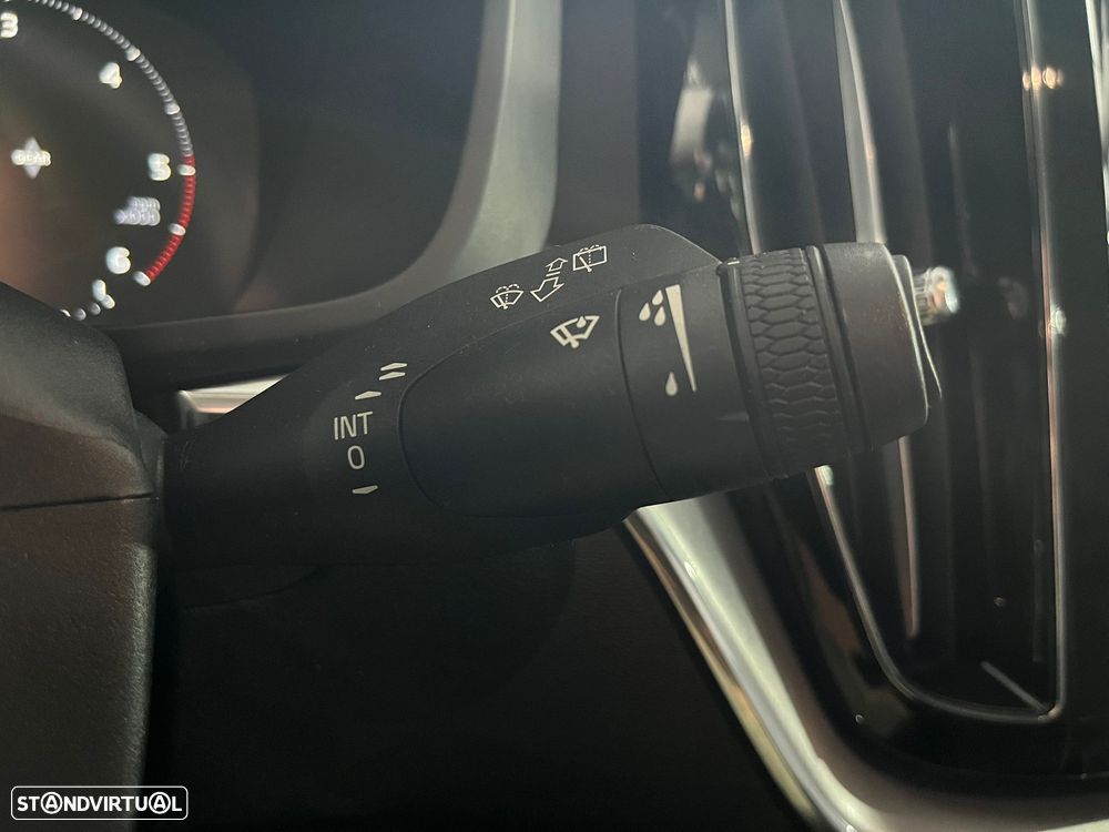 Volvo XC 60 2.0 D4 Momentum Plus - 23