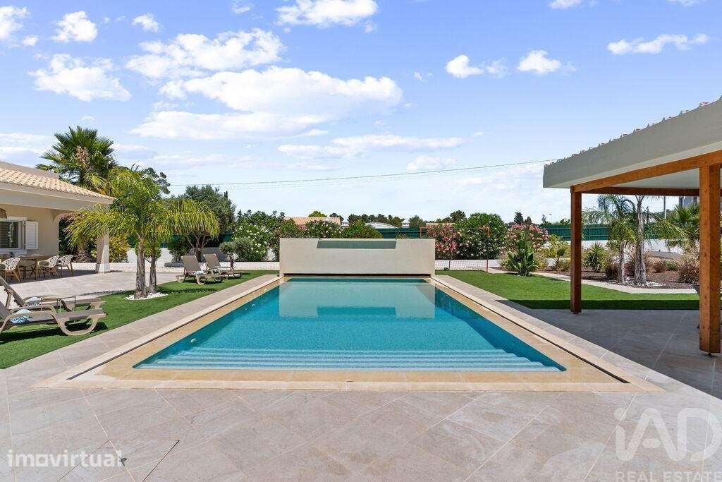 Casa / Villa T4 em Lagoa e Carvoeiro de 229,00 m2