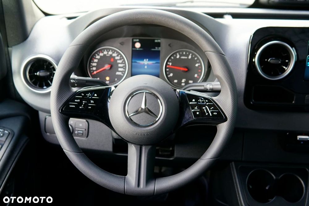 Mercedes-Benz Sprinter - 14