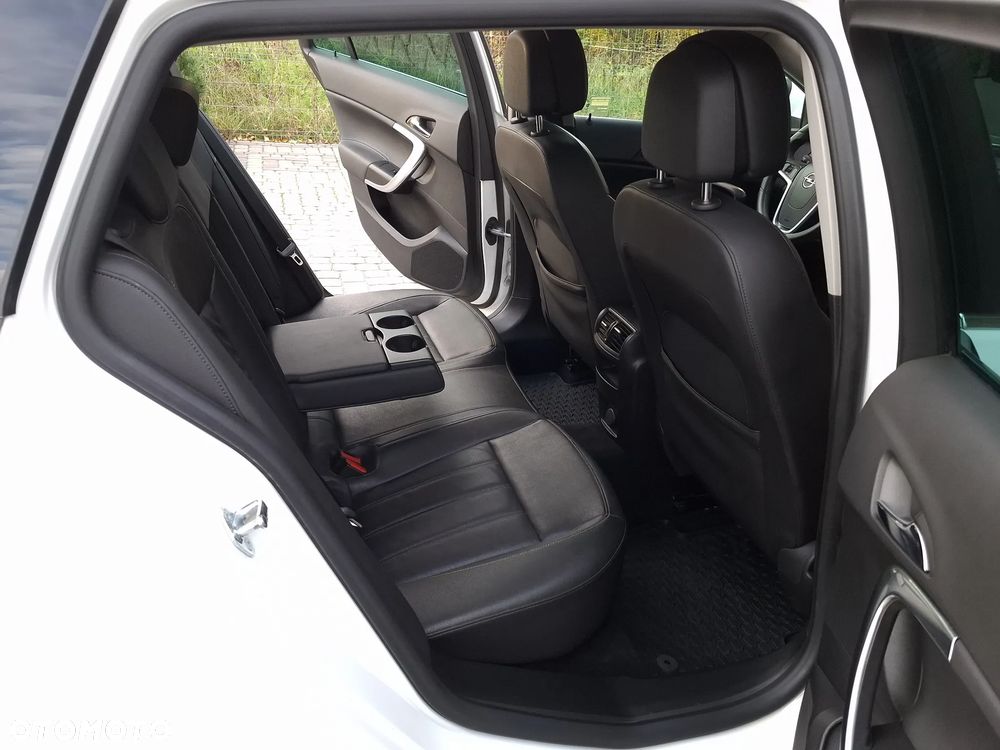 Opel Insignia 2.0 Turbo Sports Tourer 4x4 Automatik Cosmo - 13