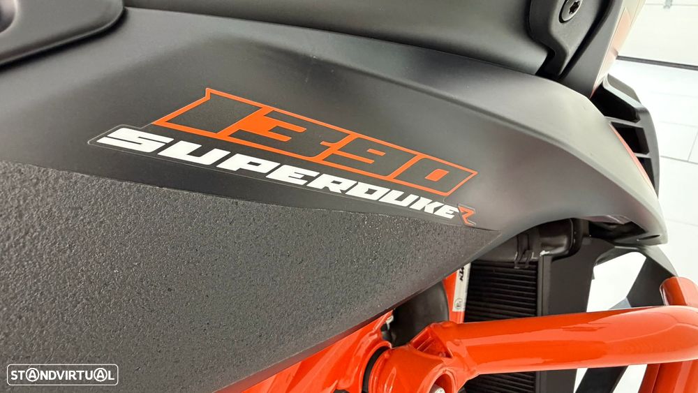 KTM 1390 Super Duke R - 15