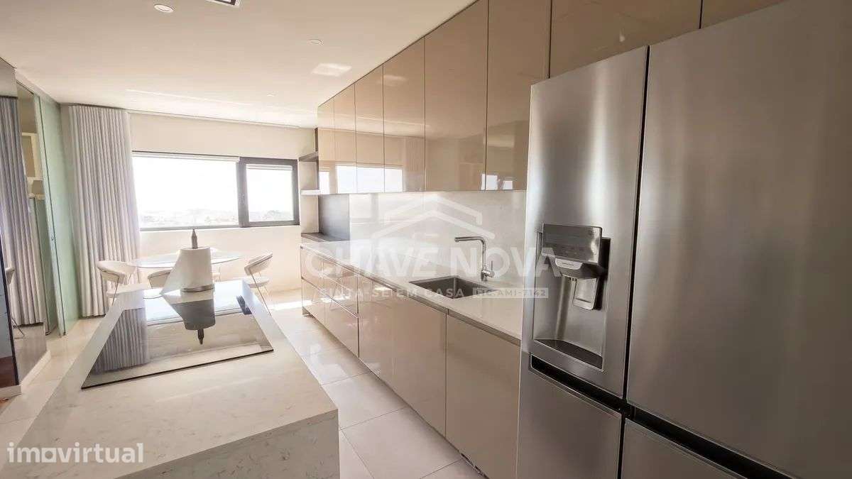 T4 c/ Garagem Fechada para 3 viaturas em Santa Marinha (Gaiashopping) - Grande imagem: 5/37