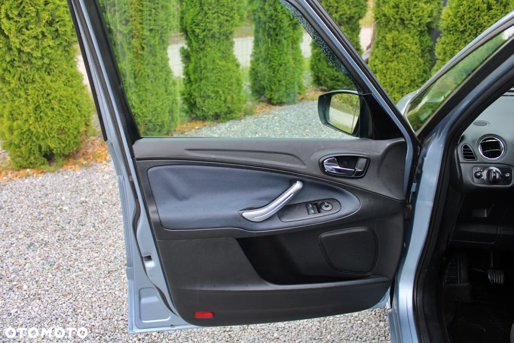 Ford Galaxy 2.0 Champions Edition - 21