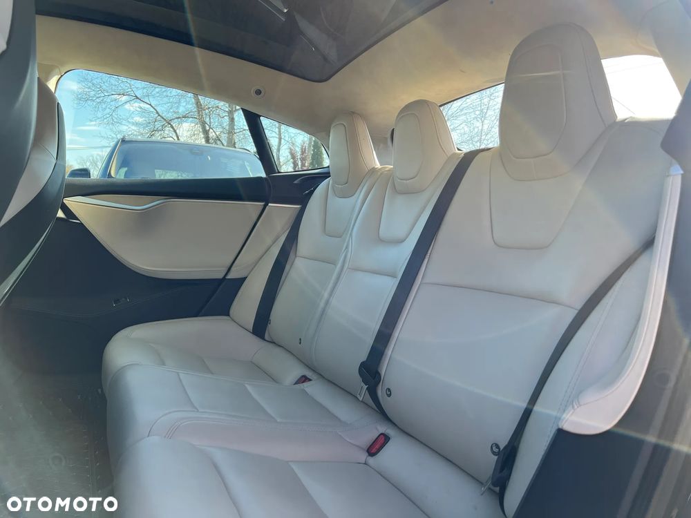Tesla Model S - 24