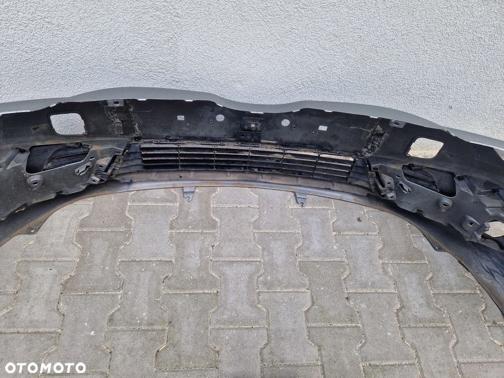 Zderzak Toyota Auris II lift 2015 - bez dziur - 16
