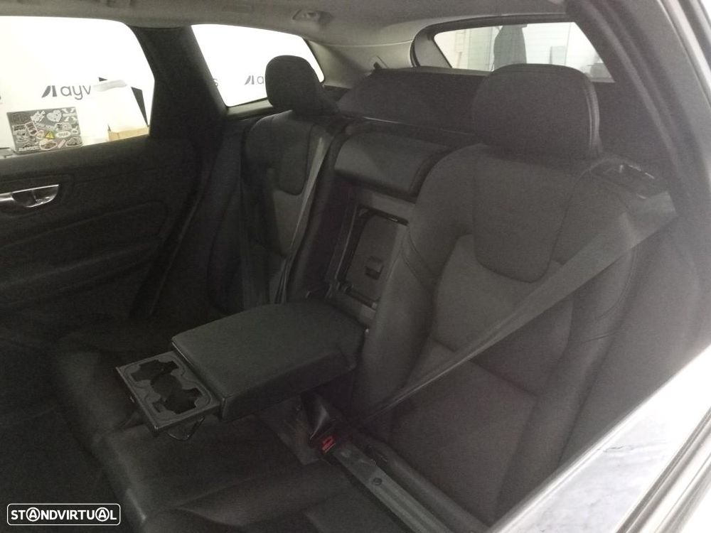 Volvo XC 60 2.0 T6 PHEV Plus Dark AWD - 10