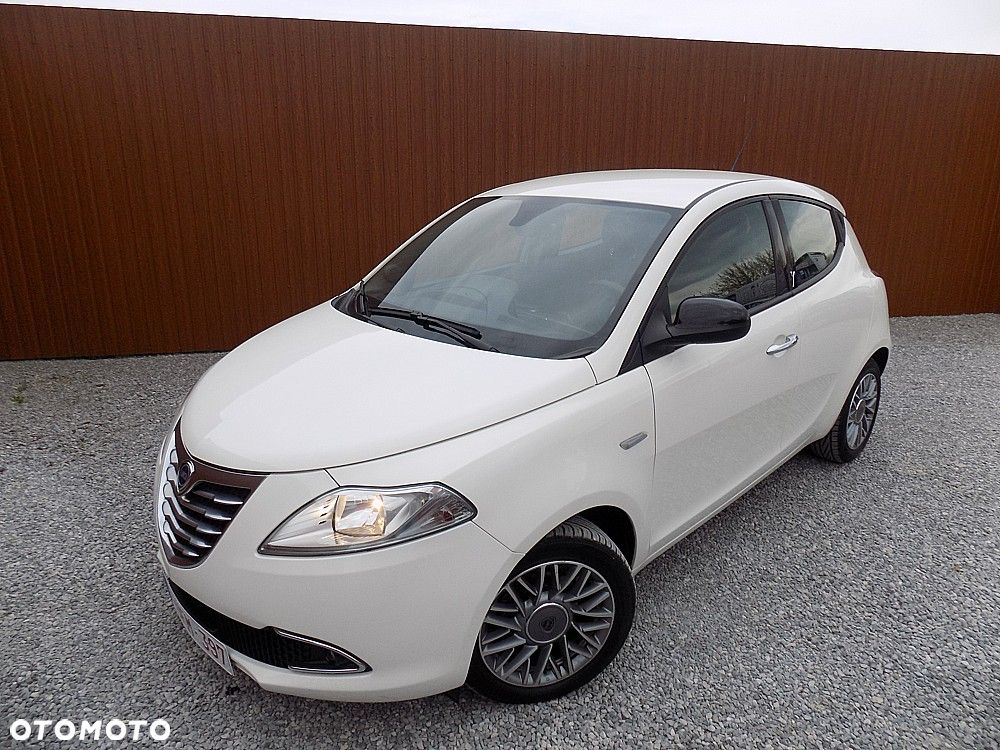 Lancia Ypsilon 0.9 Black&Red S&S - 1