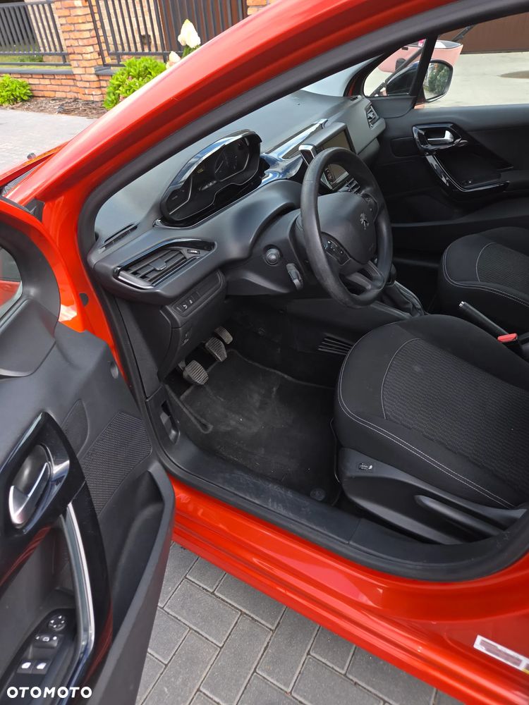 Peugeot 208 - 23