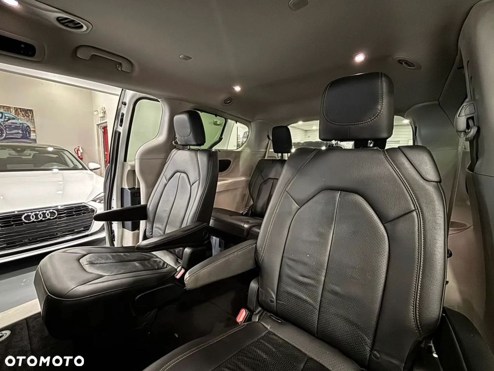 Chrysler Pacifica - 14