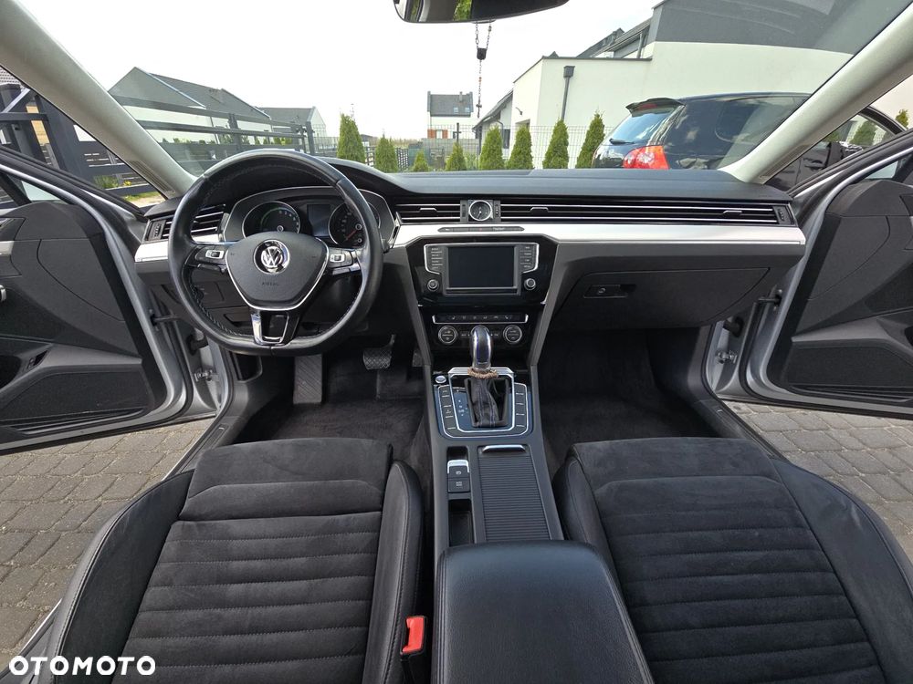Volkswagen Passat - 11